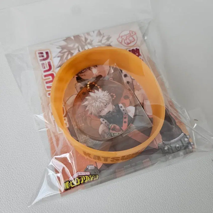 [BUNJANG] My Hero Academia Katsuki Bakugo Jump Shop Silicone Bracelet &amp; Acrylic Keychain Charm Set (Sealed) / [미개봉] 히로아카 나히아 바쿠고 점프샵 실리콘팔찌 아크릴키링참 세트