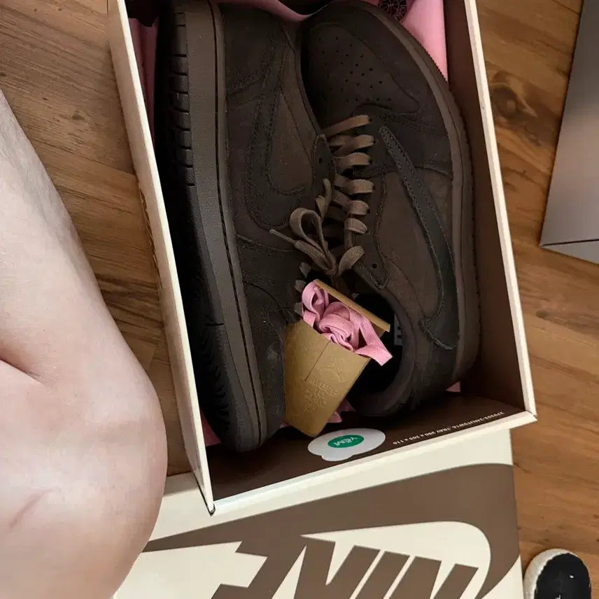 [BUNJANG] Air Jordan 1 Travis Scott Velvet Brown Sneakers / 조던1 트레비스 스캇 벨벳 브라운