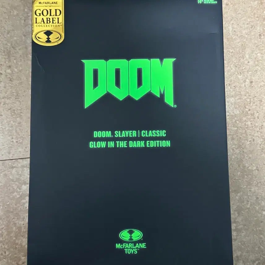 [BUNJANG] McFarlane DOOM Slayer Gold Label Glow-in-the-Dark Limited Edition Figure / 맥팔레인 둠 슬레이어 골드라벨 글로우인더다크