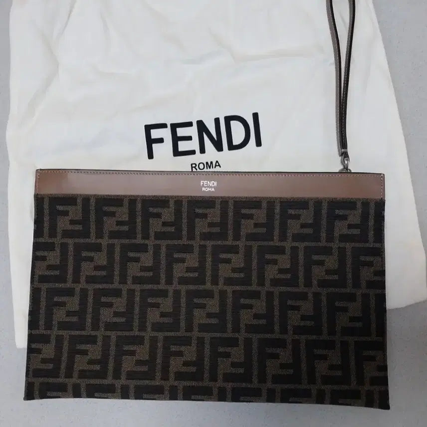 [BUNJANG] Fendi FF Jacquard Strap Clutch Medium / 펜디 FF 자카드 스트랩 클러치(거의새거)