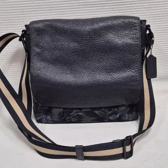 [BUNJANG] Coach Charles Small Messenger Floral Hawaiian Print Canvas Bag / 코치 찰스 스몰 메신저 플로럴 하와이안 프린트 캔버스