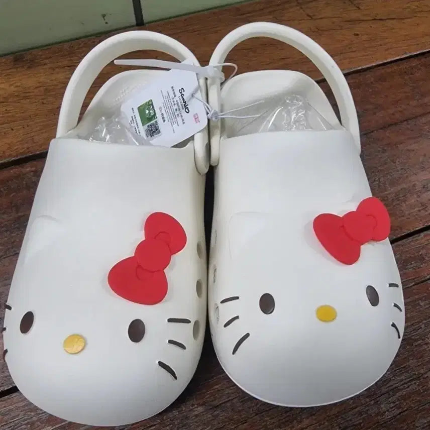[BUNJANG] Hello Kitty Crocs Slippers (250mm) - White, Pink, Black / 헬로키티 크록스 슬리퍼 3종 250