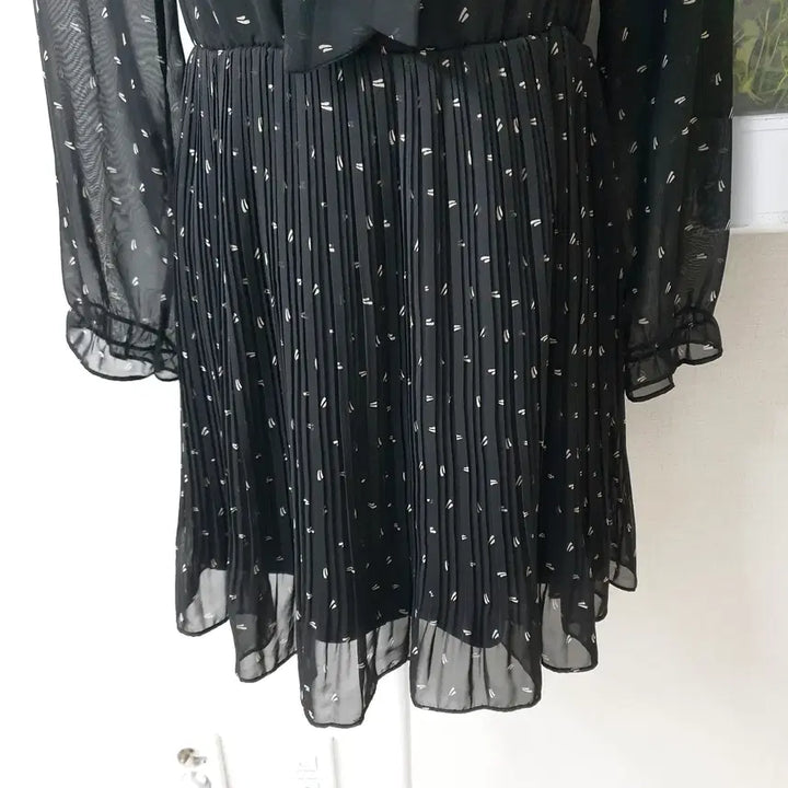 [BUNJANG] 5fining Neck Ribbon Pleated Chiffon Midi Dress / 5프닝 넥리본 플리츠 쉬폰 미디원피스 55 66 블랙