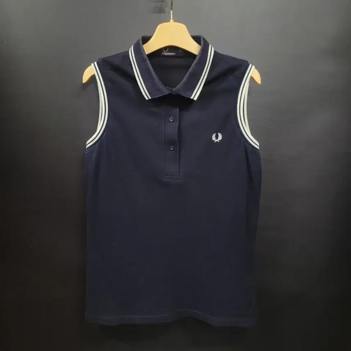 [BUNJANG] Fred Perry Vintage Embroidered Logo Sleeveless Shirt / Fred Perry 프레드페리 빈티지 자수로고 슬리브리스 나시 셔츠