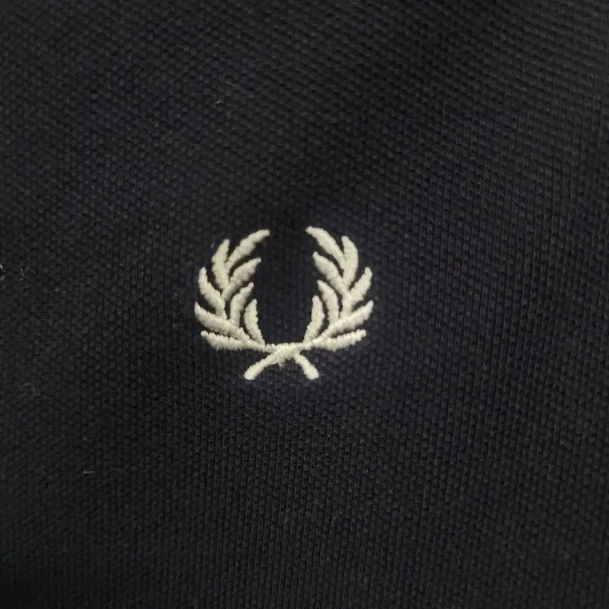 [BUNJANG] Fred Perry Vintage Embroidered Logo Sleeveless Shirt / Fred Perry 프레드페리 빈티지 자수로고 슬리브리스 나시 셔츠