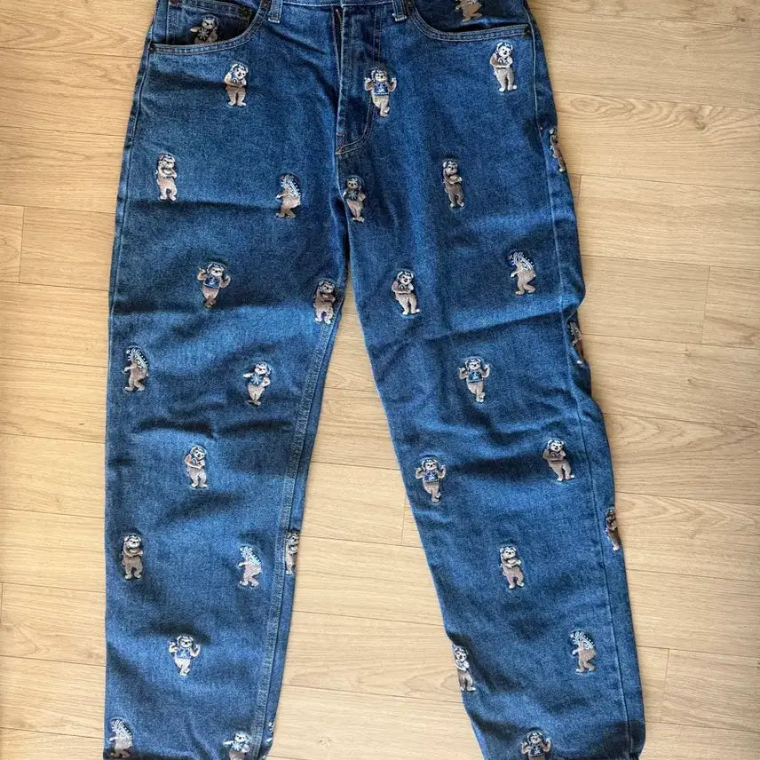 [BUNJANG] Rafflower Embroidered Bear Denim Pants Blue / 라퍼 멀티베어 곰돌이 자수 데님 팬츠 블루 28