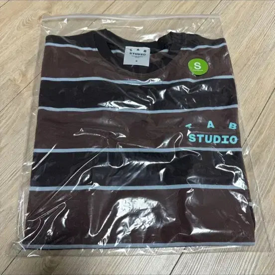 [BUNJANG] IAPB Studio Stripe T-Shirt Brown / s)  새상품 아이앱 스튜디오 스트라이프 티셔츠 브라운