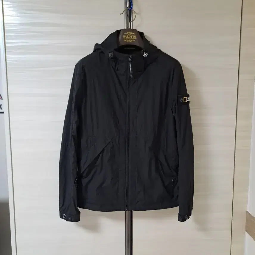 [SOLD OUT] 내셔널지오그래픽 블랙 후드 바람막이