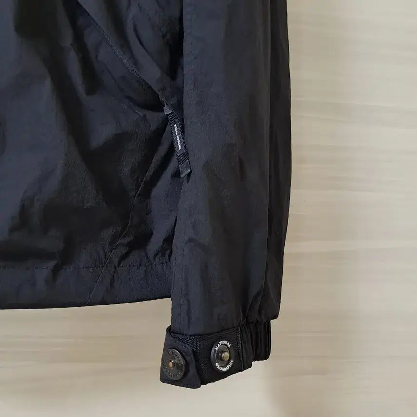 [SOLD OUT] 내셔널지오그래픽 블랙 후드 바람막이