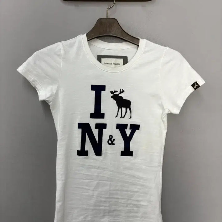 [BUNJANG] Abercrombie &amp; Fitch Y2K Reindeer Fitted Round Neck Short Sleeve Top / 아베크롬비 y2k 순록 딱붙핏 라운드넥  반팔 A3856