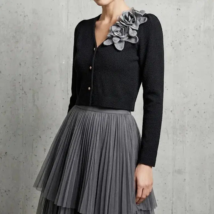 [BUNJANG] Soloist Floral Corsage Cropped Cardigan Black/Grey / 솔로이스트 큰꽃코사지 크롭가디건  55 66 블랙 그레이 크롭
