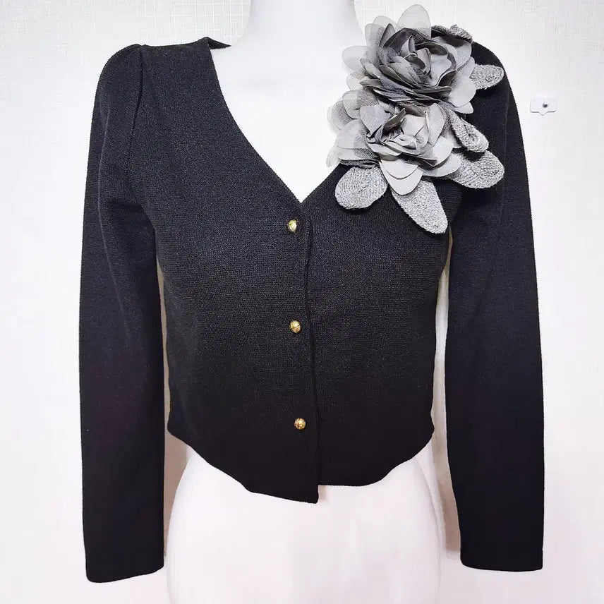 [BUNJANG] Soloist Floral Corsage Cropped Cardigan Black/Grey / 솔로이스트 큰꽃코사지 크롭가디건  55 66 블랙 그레이 크롭