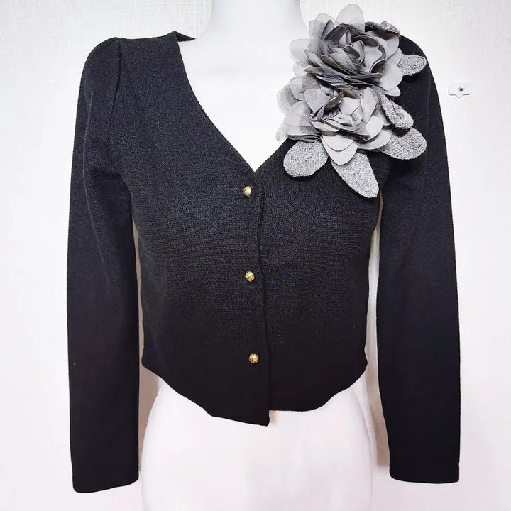 [BUNJANG] Soloist Floral Corsage Cropped Cardigan Black/Grey / 솔로이스트 큰꽃코사지 크롭가디건  55 66 블랙 그레이 크롭