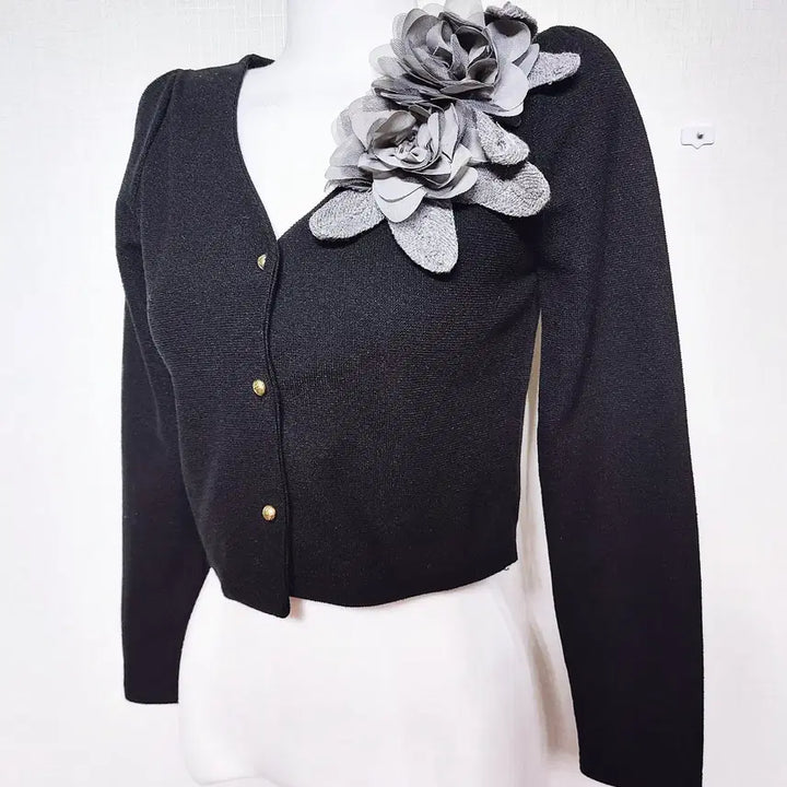 [BUNJANG] Soloist Floral Corsage Cropped Cardigan Black/Grey / 솔로이스트 큰꽃코사지 크롭가디건  55 66 블랙 그레이 크롭