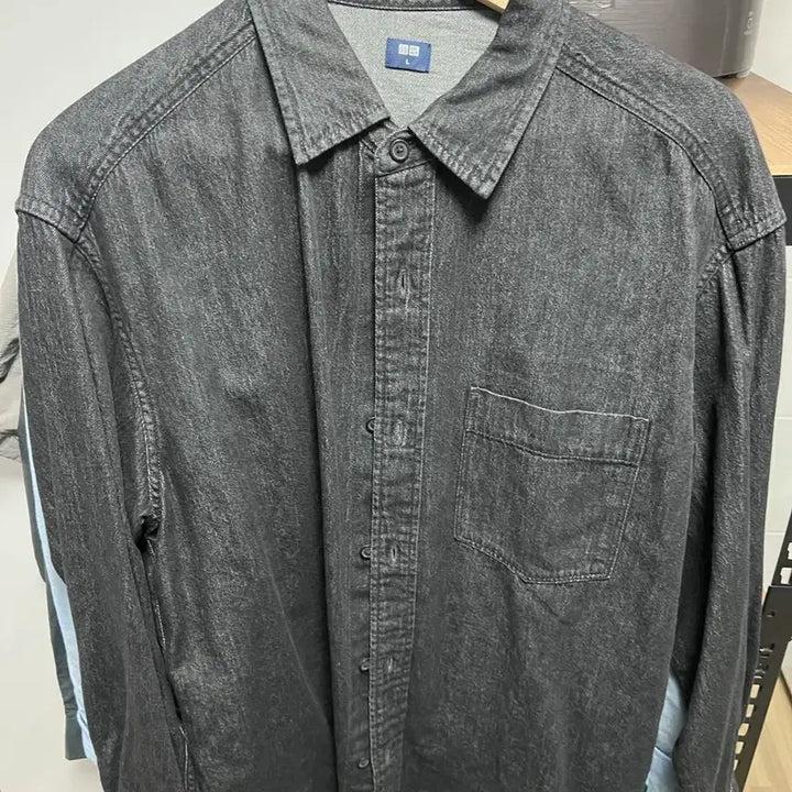 [BUNJANG] Uniqlo Dark Wash Denim Shirt / 유니클로 청셔츠 흑청셔츠