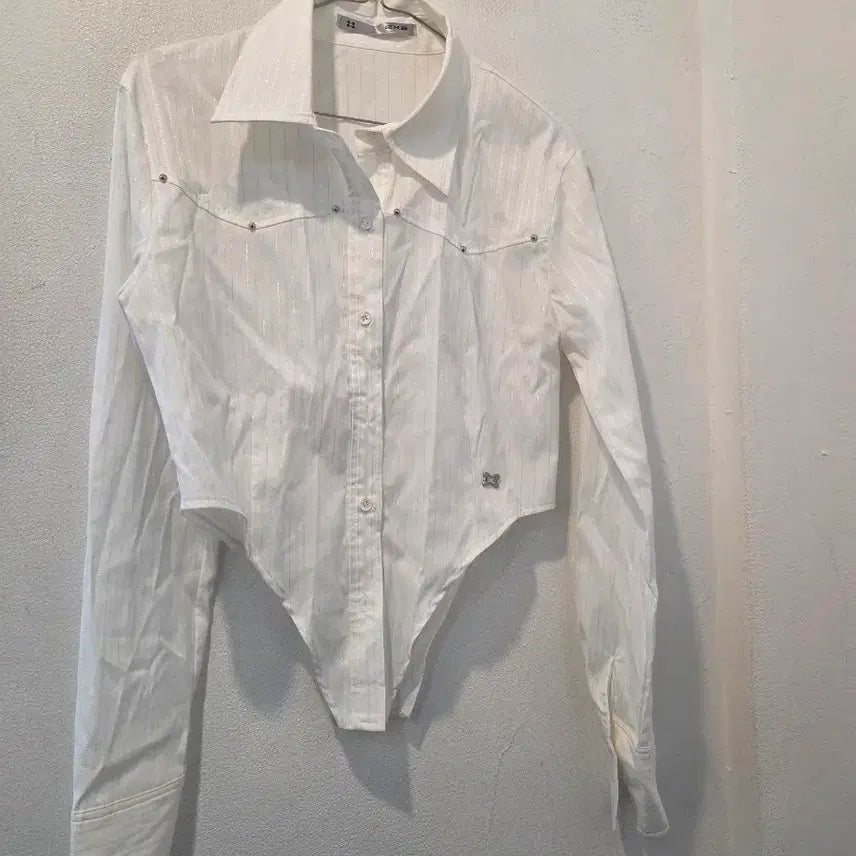 [BUNJANG] White Long-Sleeve Shirt with Silver Stripes / 화이트 셔츠  긴팔