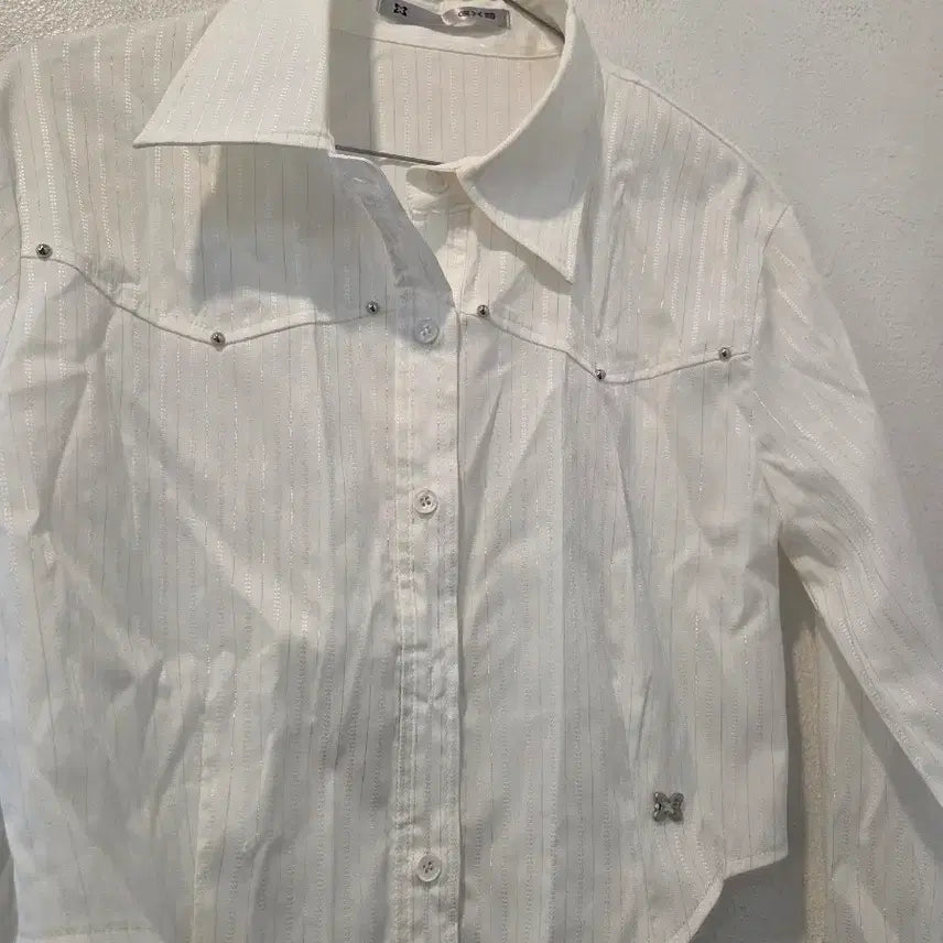 [BUNJANG] White Long-Sleeve Shirt with Silver Stripes / 화이트 셔츠  긴팔