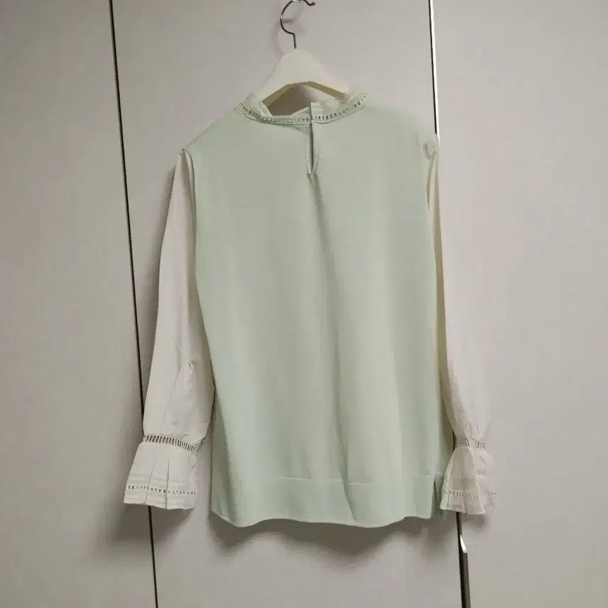 [BUNJANG] KUHO Lace Detail Knit Blouse / 구호 블라우스