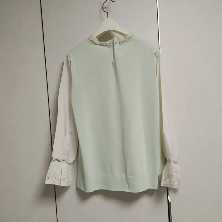 [BUNJANG] KUHO Lace Detail Knit Blouse / 구호 블라우스
