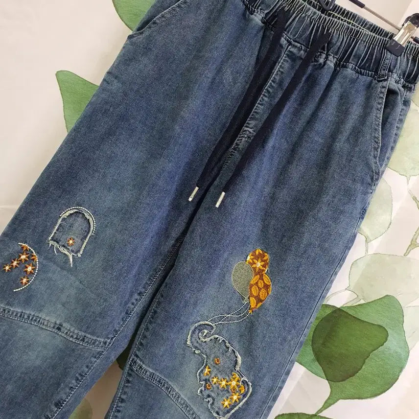 [BUNJANG] Embroidered Elastic Waist Jeans / 밴딩 자수 청바지