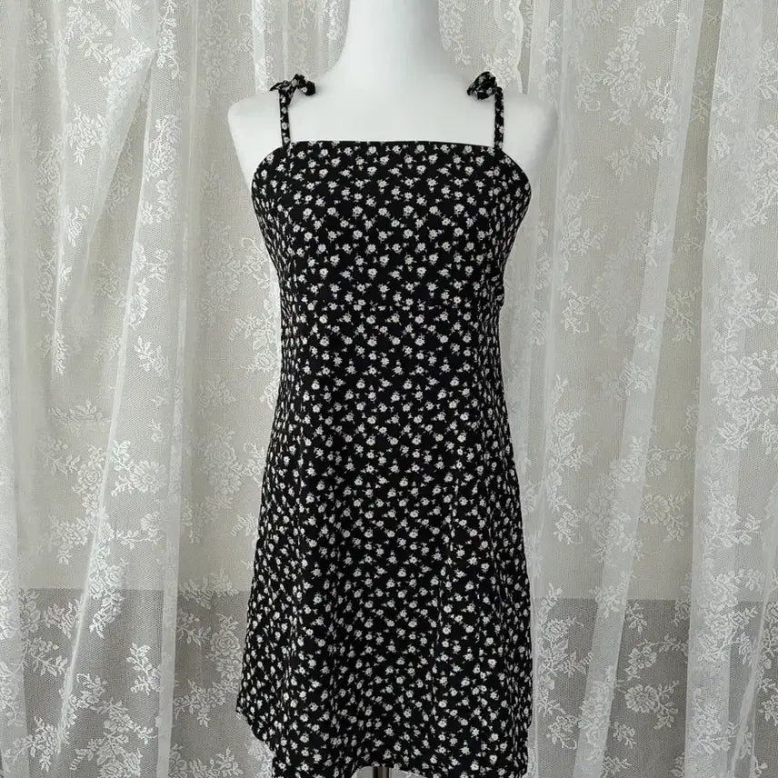 [BUNJANG] Rola Rola Floral Strap Mini Dress Black / F) 로라로라 플라워 스트랩 원피스 블랙