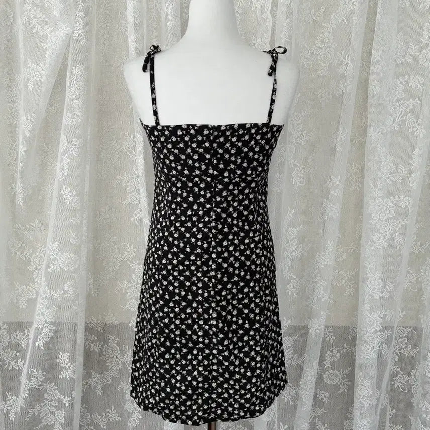 [BUNJANG] Rola Rola Floral Strap Mini Dress Black / F) 로라로라 플라워 스트랩 원피스 블랙
