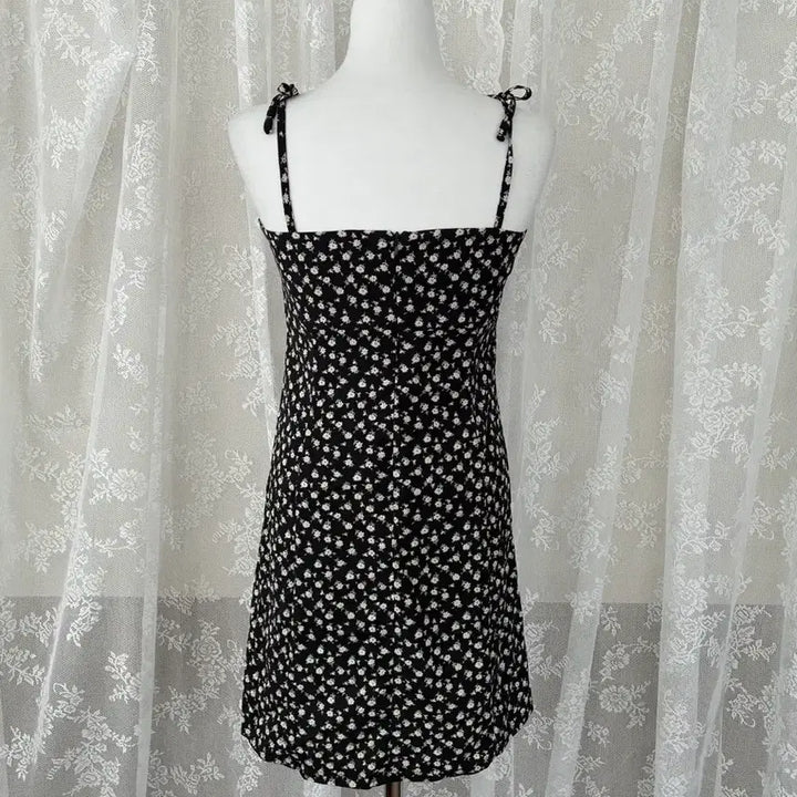 [BUNJANG] Rola Rola Floral Strap Mini Dress Black / F) 로라로라 플라워 스트랩 원피스 블랙