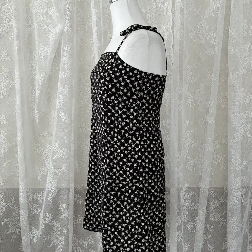 [BUNJANG] Rola Rola Floral Strap Mini Dress Black / F) 로라로라 플라워 스트랩 원피스 블랙