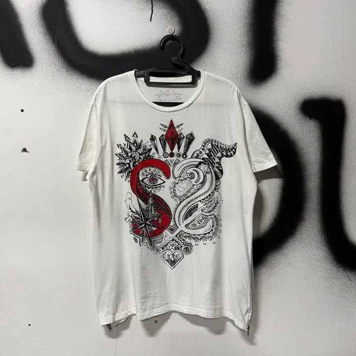 [BUNJANG] Vintage Rock Gothic Punk Print Side Zip Detail Short Sleeve T-Shirt / VTG 빈티지 락 고스 펑크 프린팅 사이드 지퍼 디테일 반팔 티셔츠