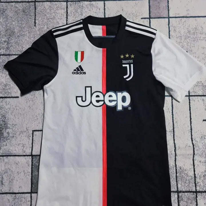 [BUNJANG] Juventus Cristiano Ronaldo 19-20 Home Jersey Size S (90) / [파워정품]19-20시즌 유벤투스 호날두 홈 유니폼 사이즈 S 90