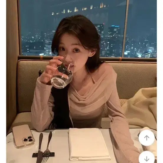 [BUNJANG] Young &amp; Rich Dream Slit Off-Shoulder Top / 영앤리치 드림슬릿 오프셔링 - t