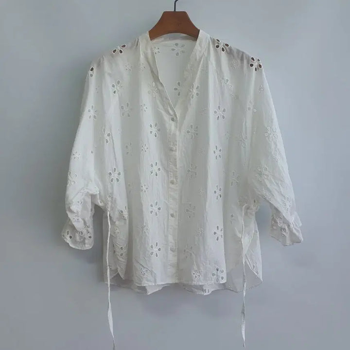 [BUNJANG] Punching Flower Blouse - White, 7/8 Sleeve, Size M / 1084 펀칭 플라워 블라우스 화이트 7부M