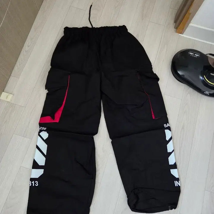 [BUNJANG] Eternal Return Red Devil Hyunjin Pants / 이터널리턴 레드 데블 현우 바지