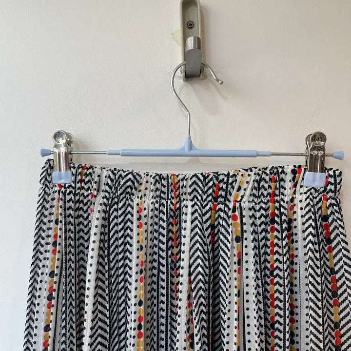 [BUNJANG] MINIMARY Vertical Pattern Pleated Pants Free Size / MINIMARY 세로 패턴 플리츠 바지 F