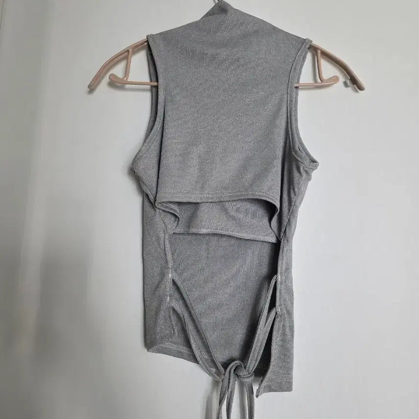 [BUNJANG] Half-Neck Ribbed Sleeveless Bra Top with Back Ribbon / 하프넥 그레이  뒷리본 나시 브라탑