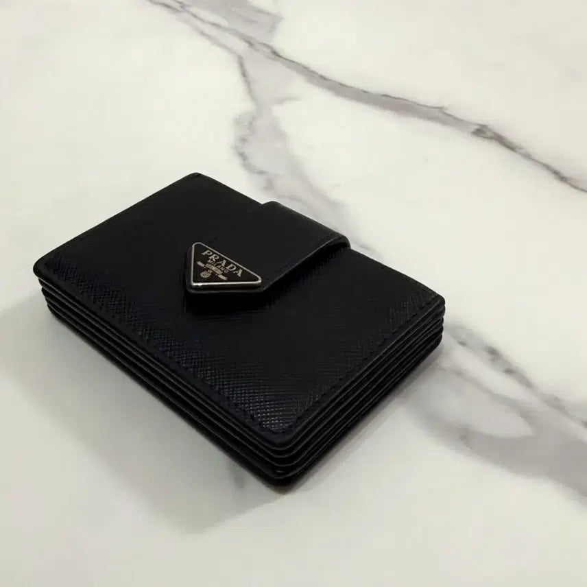 [BUNJANG] Prada Saffiano Leather Accordion Card Holder Black / 프라다 사피아노 레더 아코디언 카드지갑 블랙 1MC211