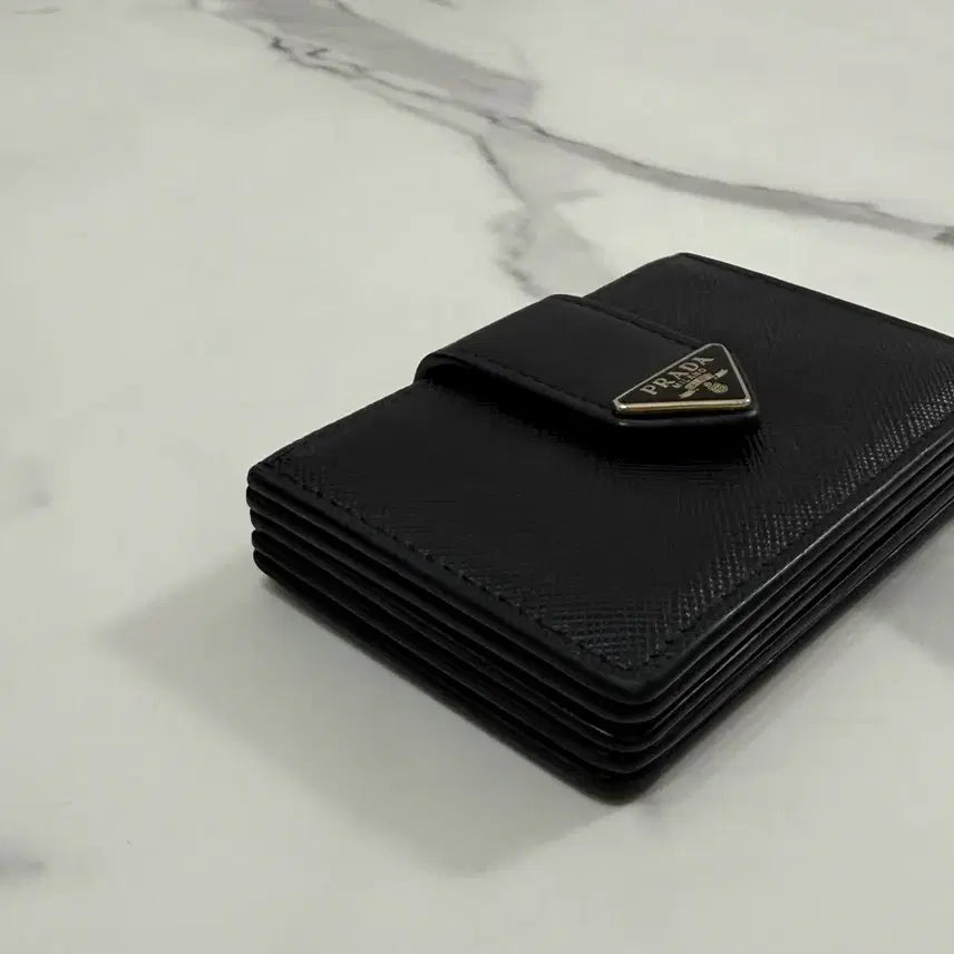 [BUNJANG] Prada Saffiano Leather Accordion Card Holder Black / 프라다 사피아노 레더 아코디언 카드지갑 블랙 1MC211