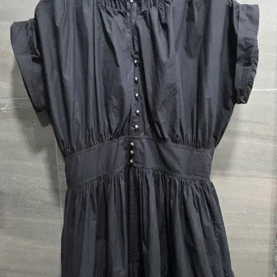 [BUNJANG] MINSSHOP Gold Button Tiered Dress (Size M) - Like New / MINSSHOP민스샵,  골드버튼  티어드  원피스 M , 거의 새상품