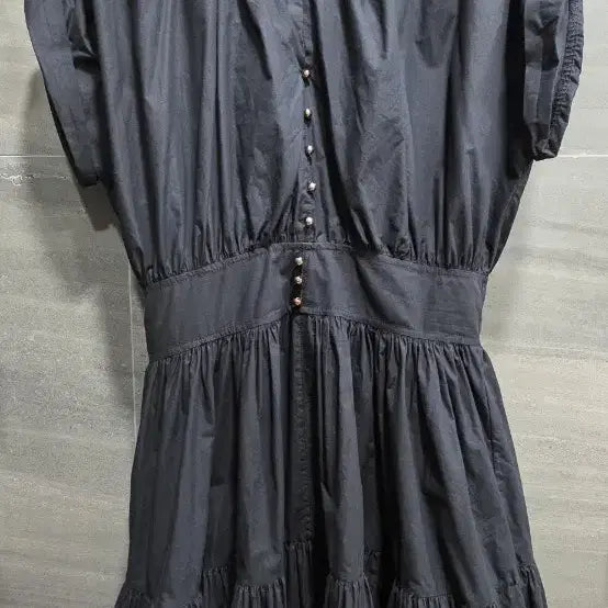 [BUNJANG] MINSSHOP Gold Button Tiered Dress (Size M) - Like New / MINSSHOP민스샵,  골드버튼  티어드  원피스 M , 거의 새상품
