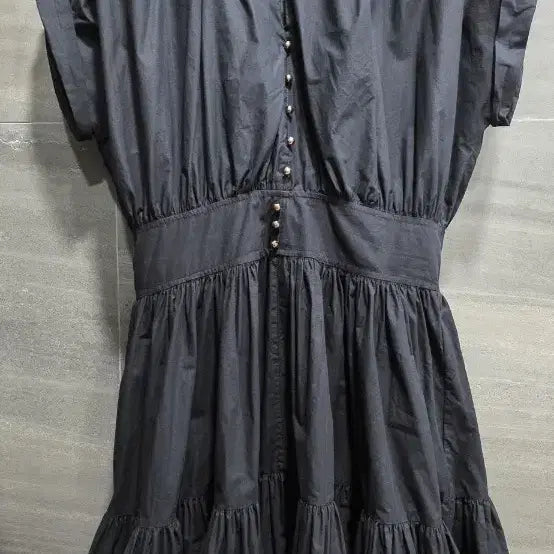 [BUNJANG] MINSSHOP Gold Button Tiered Dress (Size M) - Like New / MINSSHOP민스샵,  골드버튼  티어드  원피스 M , 거의 새상품