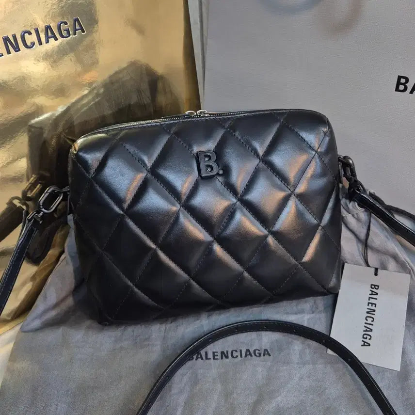 [BUNJANG] Balenciaga Quilted Crossbody Bag Black / 발렌시아가 퀼팅 크로스백 블랙