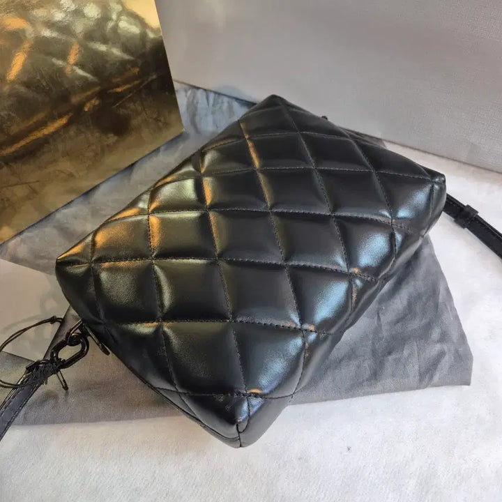 [BUNJANG] Balenciaga Quilted Crossbody Bag Black / 발렌시아가 퀼팅 크로스백 블랙