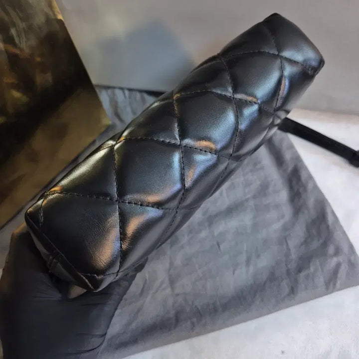[BUNJANG] Balenciaga Quilted Crossbody Bag Black / 발렌시아가 퀼팅 크로스백 블랙