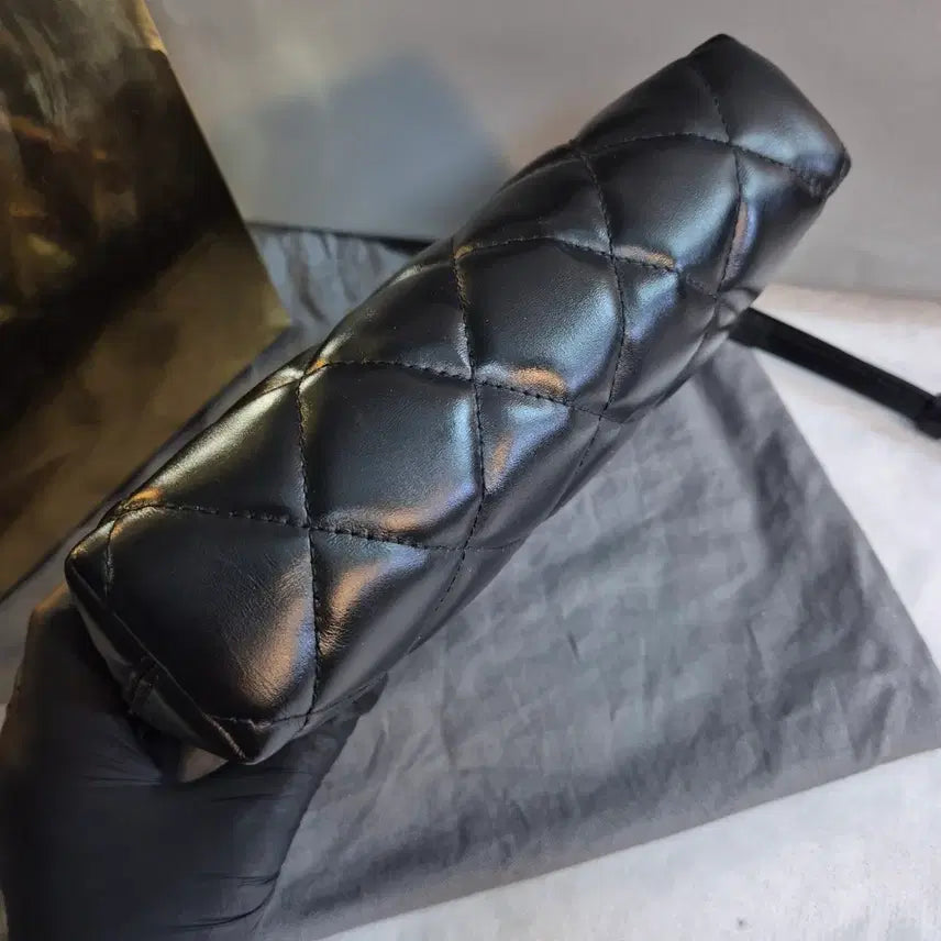 [BUNJANG] Balenciaga Quilted Crossbody Bag Black / 발렌시아가 퀼팅 크로스백 블랙