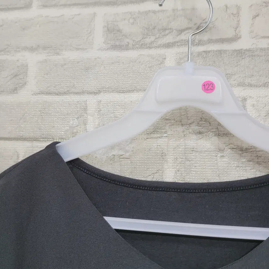 [BUNJANG] Black T-Shirt Size 66-77 / ㄹ123 블랙 티셔츠 66-77