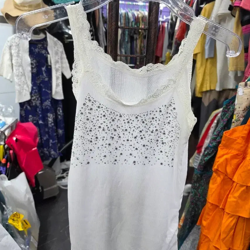 [BUNJANG] White Lace Cubic Sleeveless T-Shirt / 화이트 레이스 큐빅 민소매 티셔츠