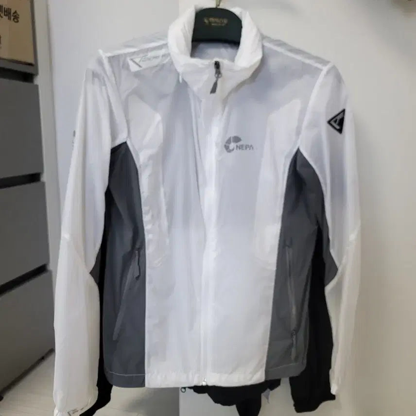 [BUNJANG] National Geographic NEPA Ultra-Light Windbreaker / 내셔널지오그래픽.네파 초경량바람막이
