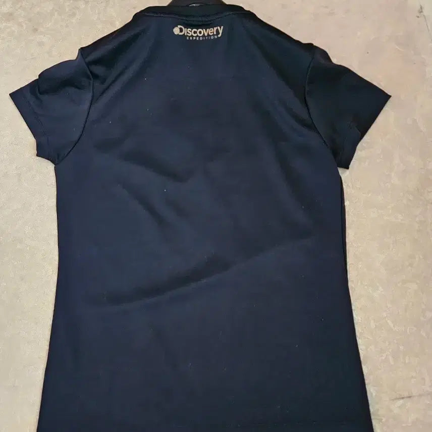 [BUNJANG] Discovery Apparel Gold Line Logo T-Shirt / 디스커버리  예쁜고급티셔츠  85
