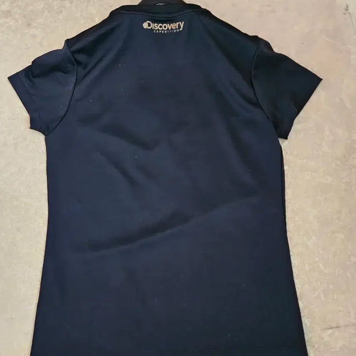 [BUNJANG] Discovery Apparel Gold Line Logo T-Shirt / 디스커버리  예쁜고급티셔츠  85