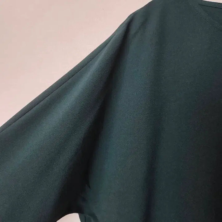 [BUNJANG] Dark Green Batwing Blouse / 가오리핏 블라우스 77